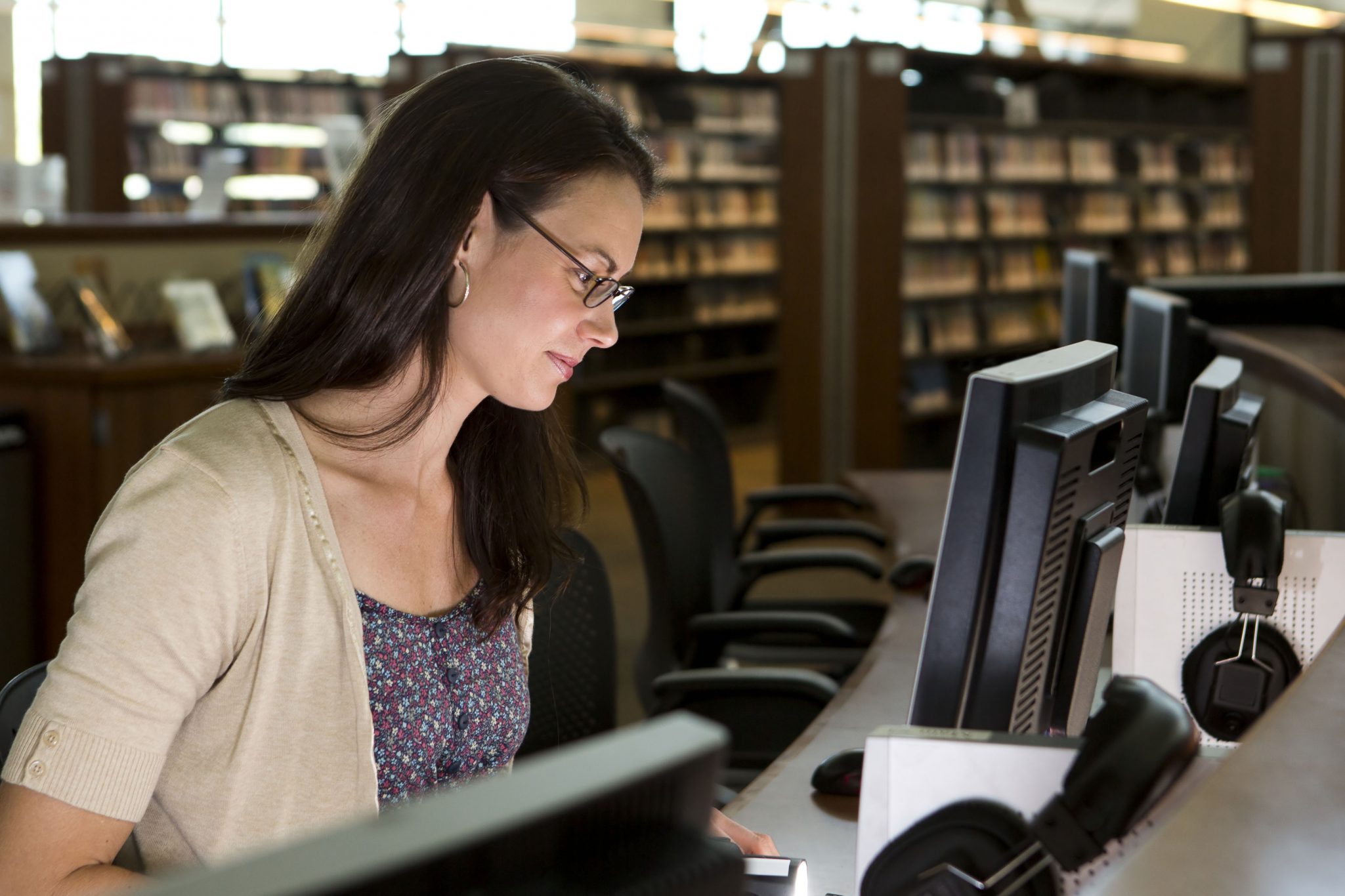 woman with computer in library